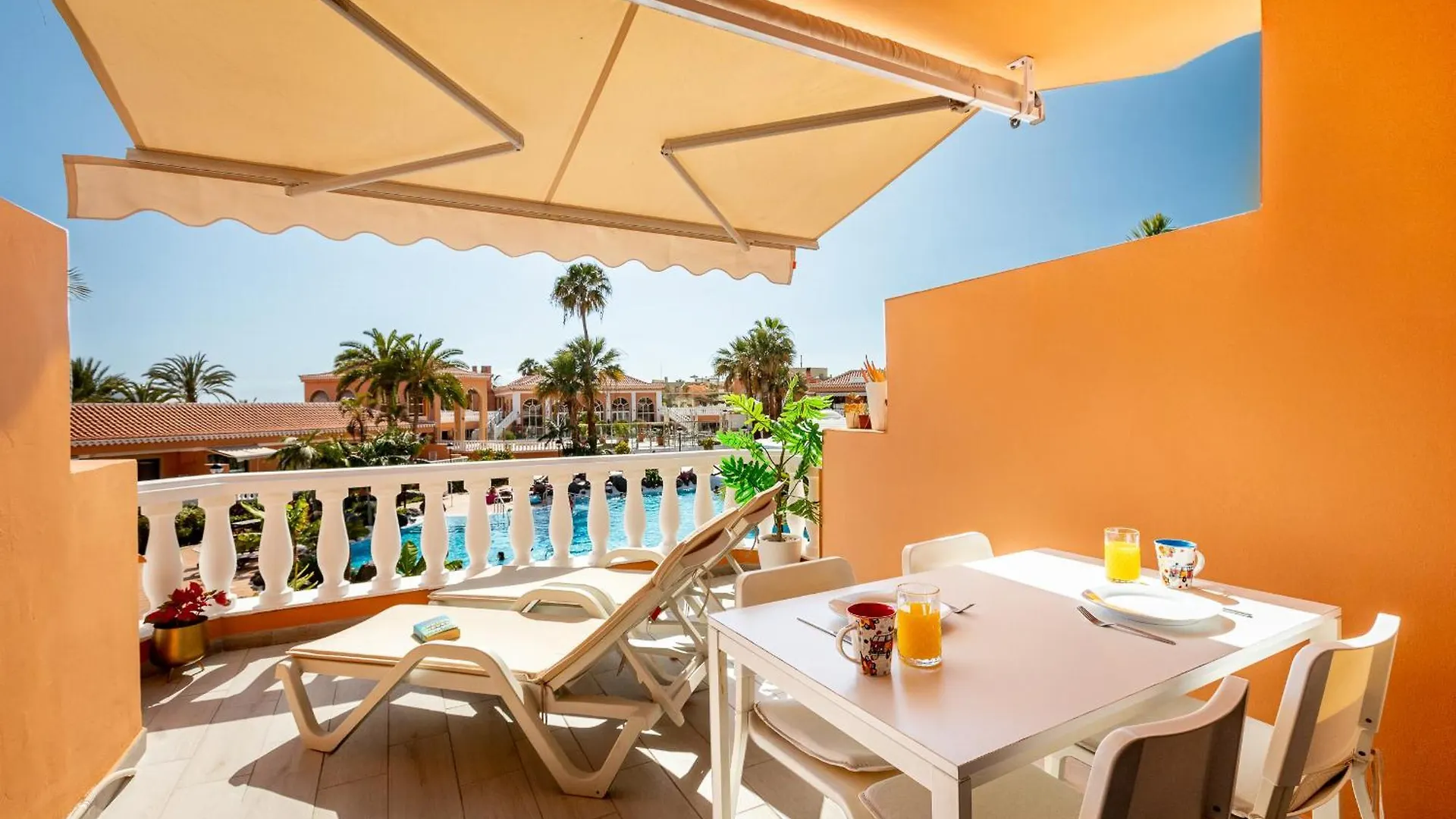 Beachfront Bliss - Tenerife Royal Gardens Playa de las Américas Appartement