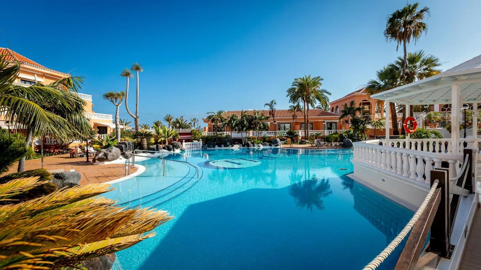 Beachfront Bliss - Tenerife Royal Gardens Playa de las Américas Appartement